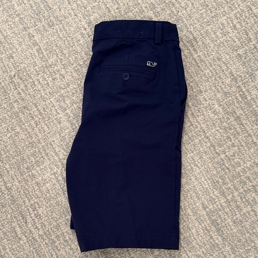 Vineyard Vines navy performance short
